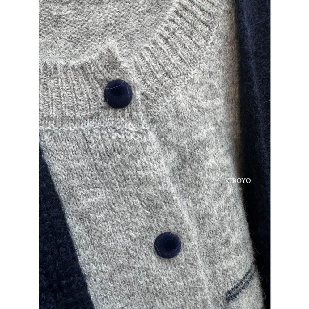 【𝐊𝐈𝐁𝐎𝐘𝐎】細緻橫條復古條紋披肩針織外套上衣｜現貨-細節圖9