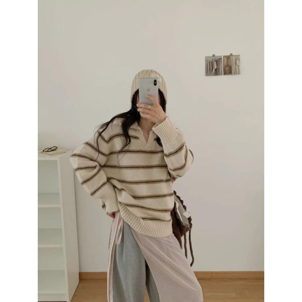 【𝐊𝐈𝐁𝐎𝐘𝐎】休閒Polo領寬鬆配色條紋長版針織衫上衣｜現貨-細節圖5