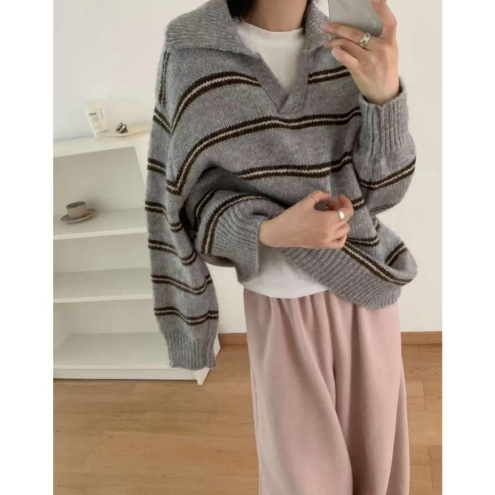 【𝐊𝐈𝐁𝐎𝐘𝐎】休閒Polo領寬鬆配色條紋長版針織衫上衣｜現貨-細節圖9