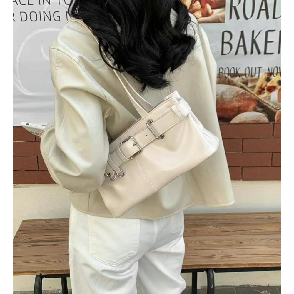 韓國TRO 高級感皮帶扣機車肩背包-細節圖8