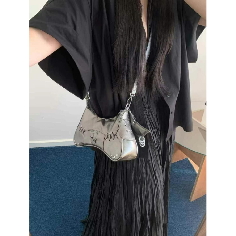 韓國TRO 美式復古卯釘機車手提斜挎包-細節圖5