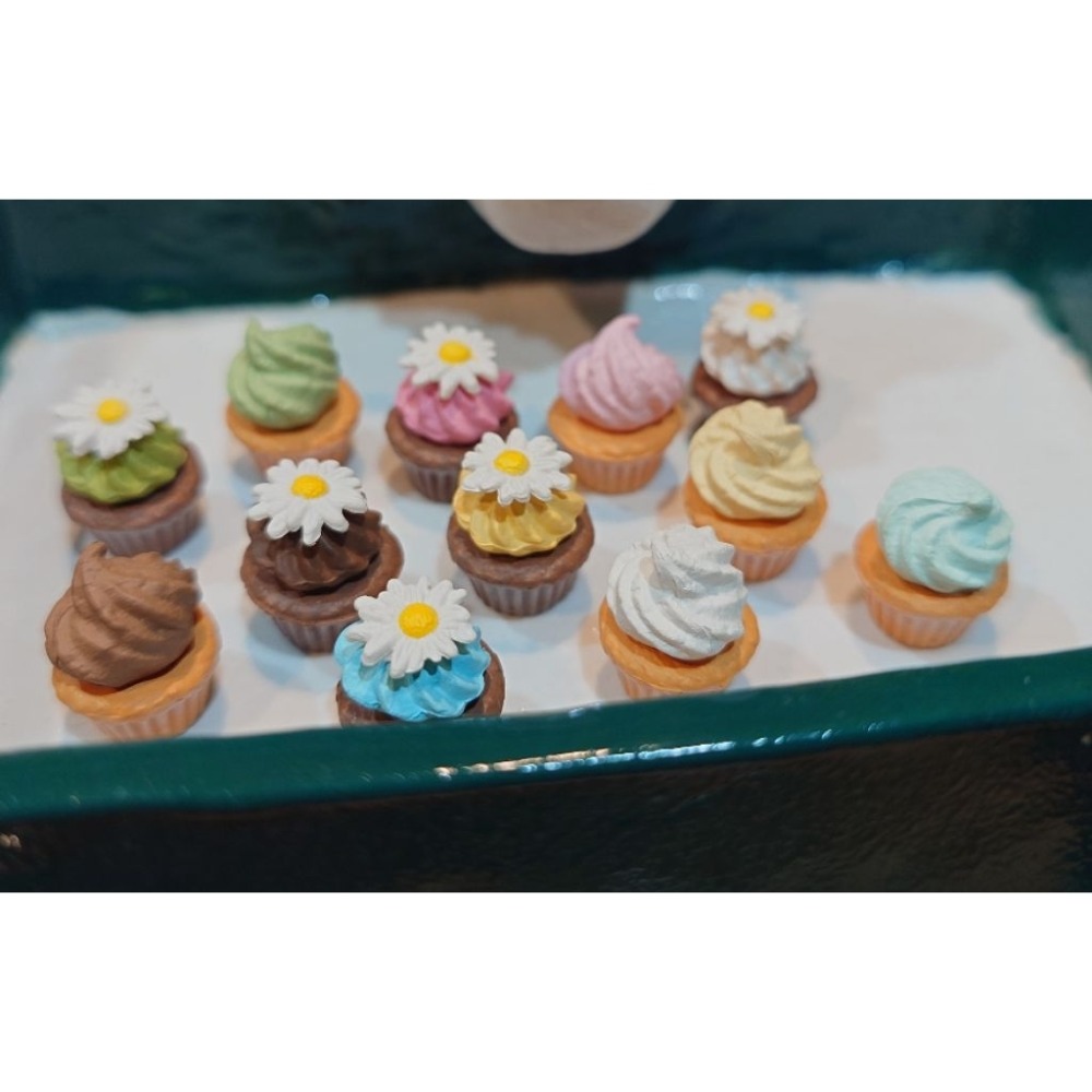 CZhouse 絲果兔 微縮 大全套 杯子蛋糕 糖霜蛋糕 奶油蛋糕 糖霜 紙盤 叉子 絲果兔兔 絲果兔兔醬 袖珍 食玩-規格圖4