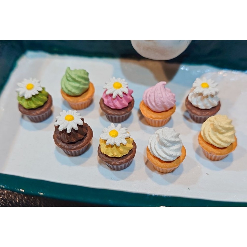 CZhouse 絲果兔 微縮 大全套 杯子蛋糕 糖霜蛋糕 奶油蛋糕 糖霜 紙盤 叉子 絲果兔兔 絲果兔兔醬 袖珍 食玩-規格圖4