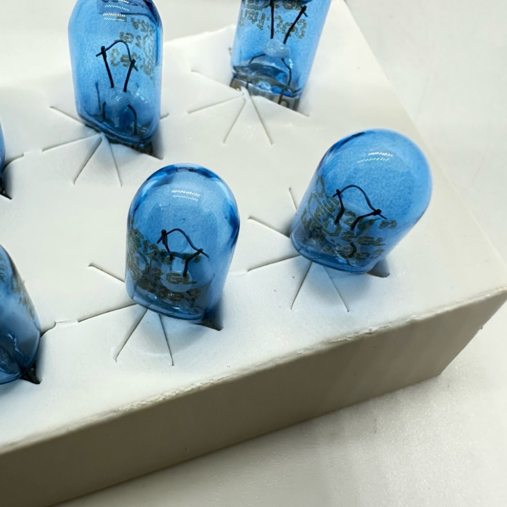 【Max魔力生活家】 OSRAM 歐司朗 T10 藍鑽 燈泡 小燈 T10鹵素燈泡白光 12V 5W 義大利製-細節圖4