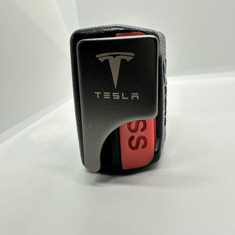 【Max魔力生活家】隱藏式安全帶插扣 全新槍色 亮眼時尚 TESLA 特斯拉 MODEL3  超低價供應-細節圖2