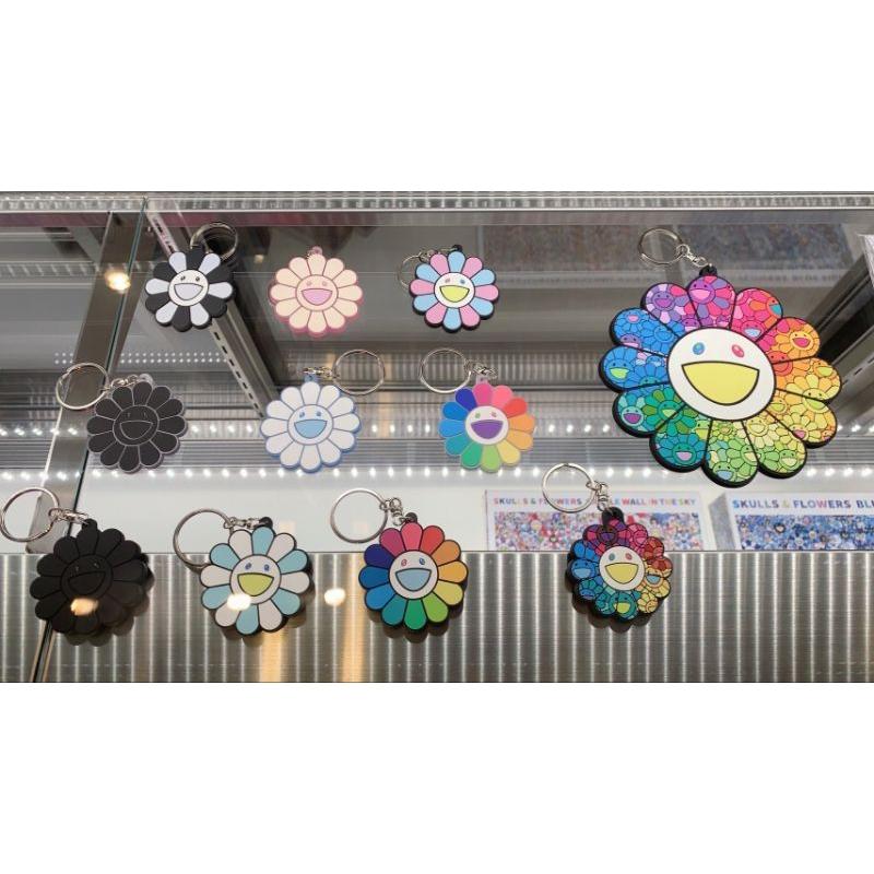 「現貨」日本 村上隆 太陽花 小花 胸針 Takashi Murakami 新款LV聯名熊貓 水鑽小花 鑰匙圈吊飾-細節圖6
