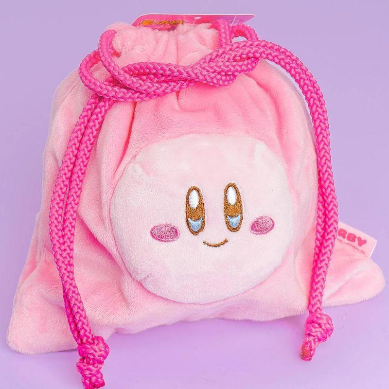 「現貨」日本 星之卡比 熱賣 抽繩束口袋 熟睡卡比 毛絨 收納包 零錢包 卡包 護照包 手冊包 小物包［AN.shop］-細節圖6