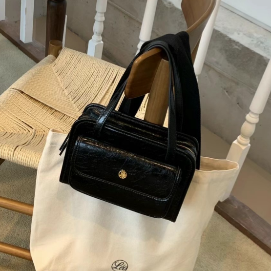 [現貨+預購］韓國代購🇰🇷韓國東大門設計師小眾品牌 Leonie 油蠟皮信封包 手提包 斜背包 肩背包-規格圖11