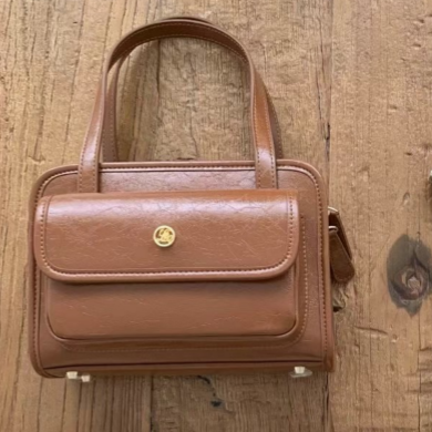 [現貨+預購］韓國代購🇰🇷韓國東大門設計師小眾品牌 Leonie 油蠟皮信封包 手提包 斜背包 肩背包-規格圖11