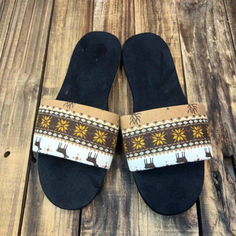 【雅鉑-無印】12403-3 咖迷鹿/黑 運動風室內拖鞋 格紋一字拖鞋 室內止滑拖鞋-細節圖2