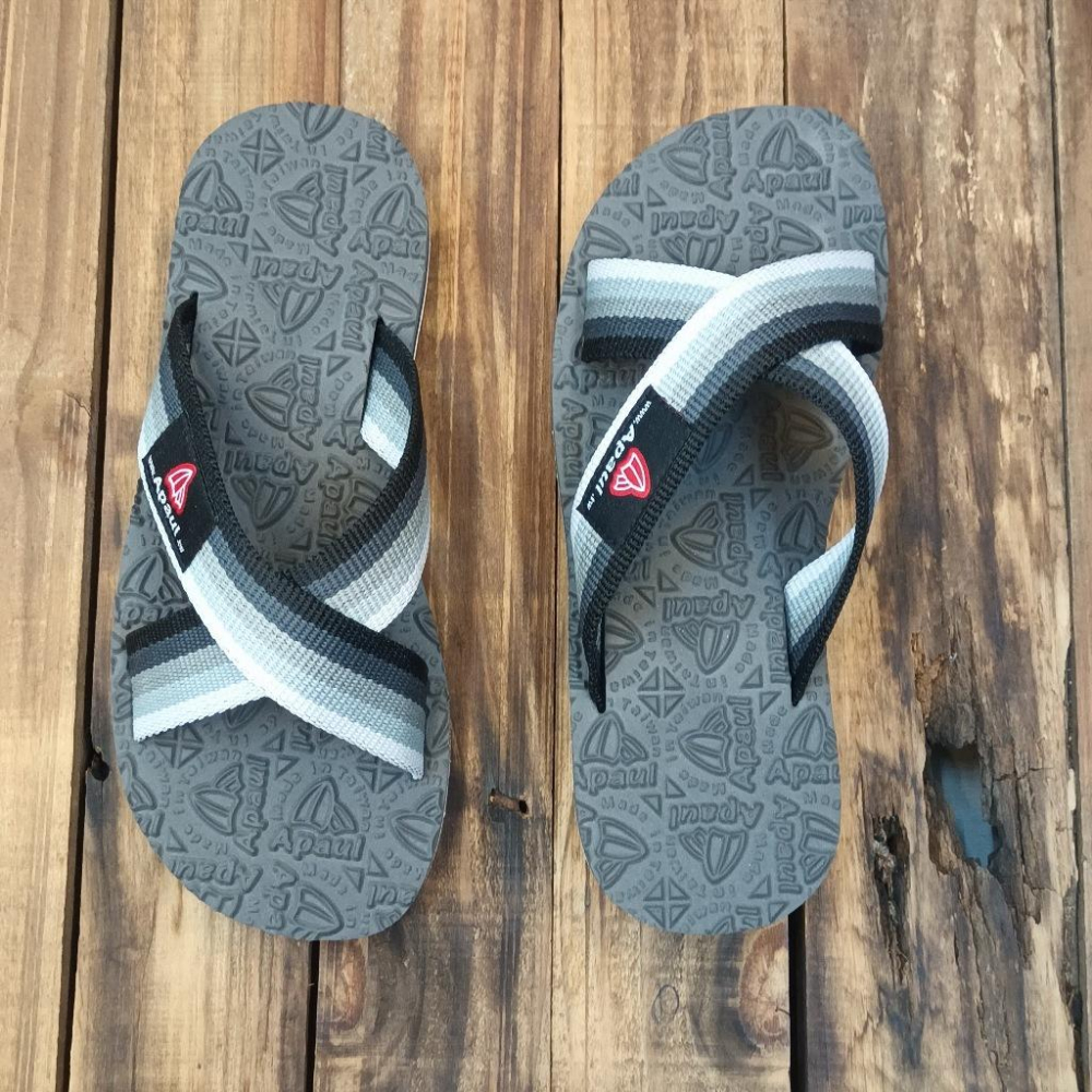 【APAUL 雅鉑】22406-1 灰黑/白 經典雅鉑紋拖鞋 寬版交叉拖鞋-細節圖4