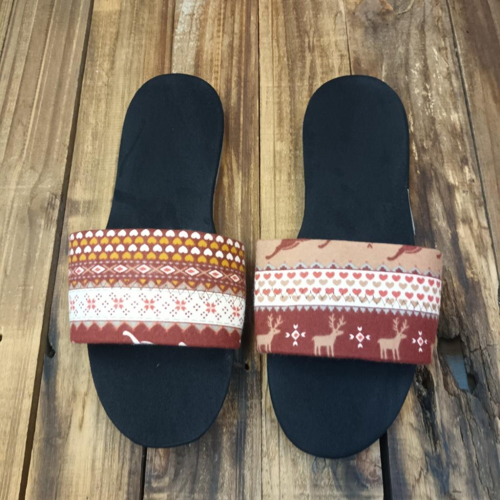 【雅鉑-無印】12403-4 紅迷鹿/黑 運動風室內拖鞋 格紋一字拖鞋 室內止滑拖鞋-細節圖4