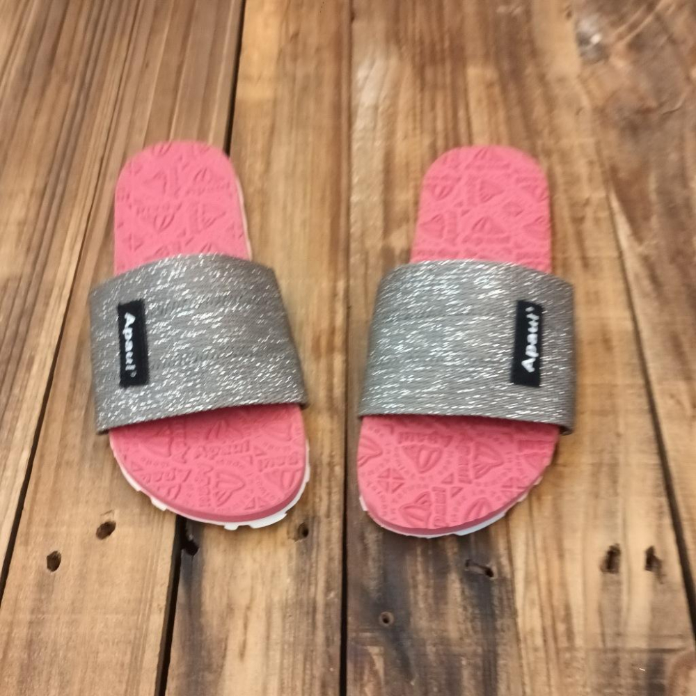 【APAUL 雅鉑】12405 灰/紅/白底  經典雅鉑紋拖鞋 寬版一字拖鞋 橡膠質感室內拖鞋 旅行拖鞋-細節圖2