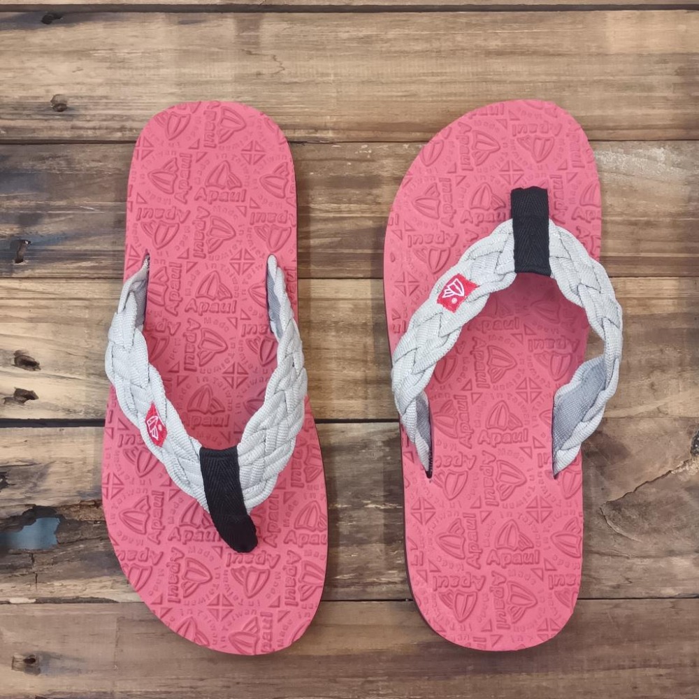 【APAUL雅鉑】32317-3  灰/酒紅 編織風寬版拖鞋 美式風格夾腳拖-細節圖3