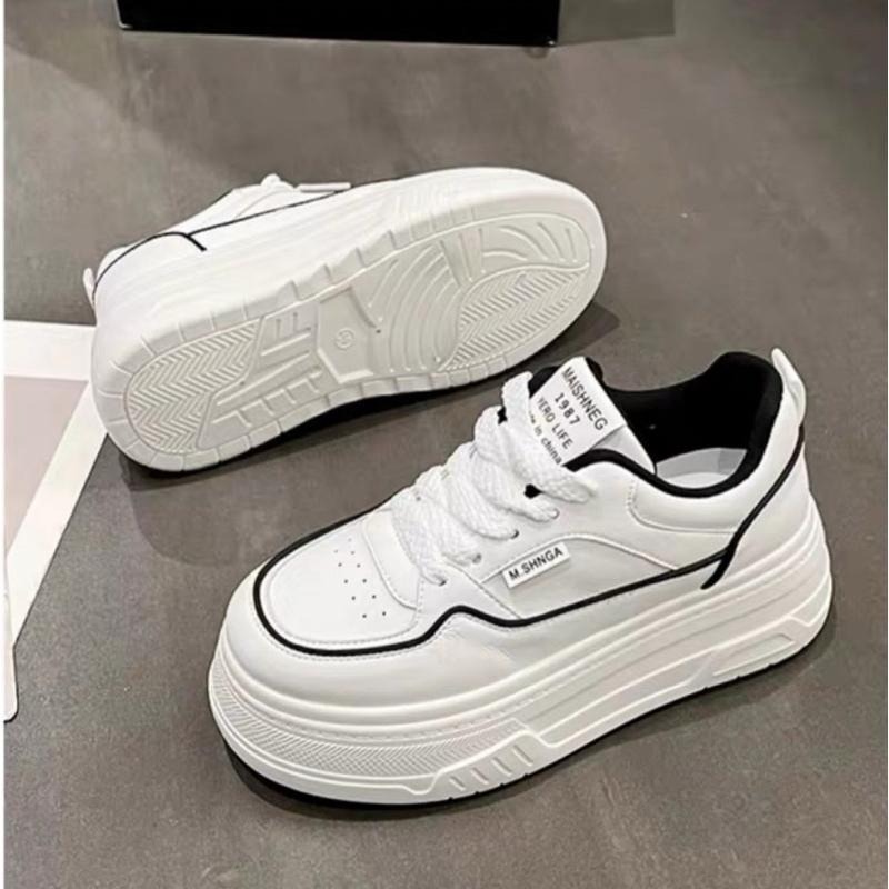 DoubleE［現貨+預購］小白休閒鞋 黑邊 白邊 增高鞋 小個子必備 韓版外出鞋 板鞋-細節圖4