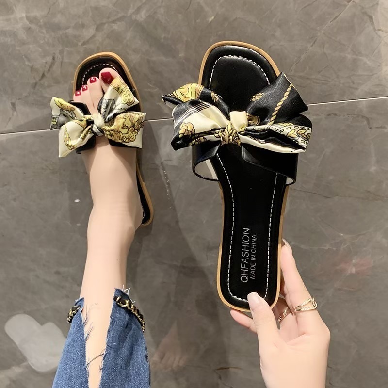 TATA【現貨➕預購】異國風情緞帶蝴蝶結平底拖鞋 H拖 平底女拖鞋 波西米亞風質感鞋-規格圖5