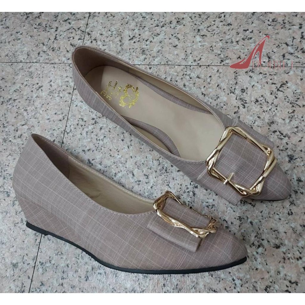 TATA【現貨➕預購】台灣製金色飾扣楔型尖頭包鞋女鞋娃娃鞋有根女鞋休閒鞋-細節圖3