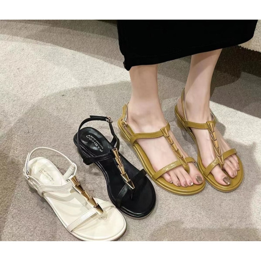 TATA【現貨➕預購】2024新款夏季仙女風粗跟露趾軟底一字帶涼拖鞋 韓系 圓柱跟金屬涼鞋 低跟涼鞋 夾腳涼鞋-細節圖3