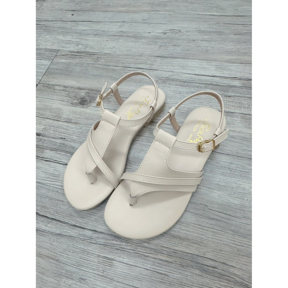 TATA【現貨➕預購】MITHJ 台灣製 夾腳平底涼鞋 金屬扣調節很OK 淑女涼拖鞋 休閒涼鞋 羅馬涼鞋 外出涼鞋-細節圖5