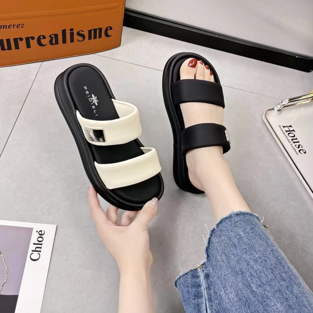 TATA【現貨➕預購】一字金屬飾片拖鞋 黑白簡約 百搭平底拖鞋 涼拖鞋 淑女鞋 外出輕便拖鞋 增高拖鞋-細節圖2