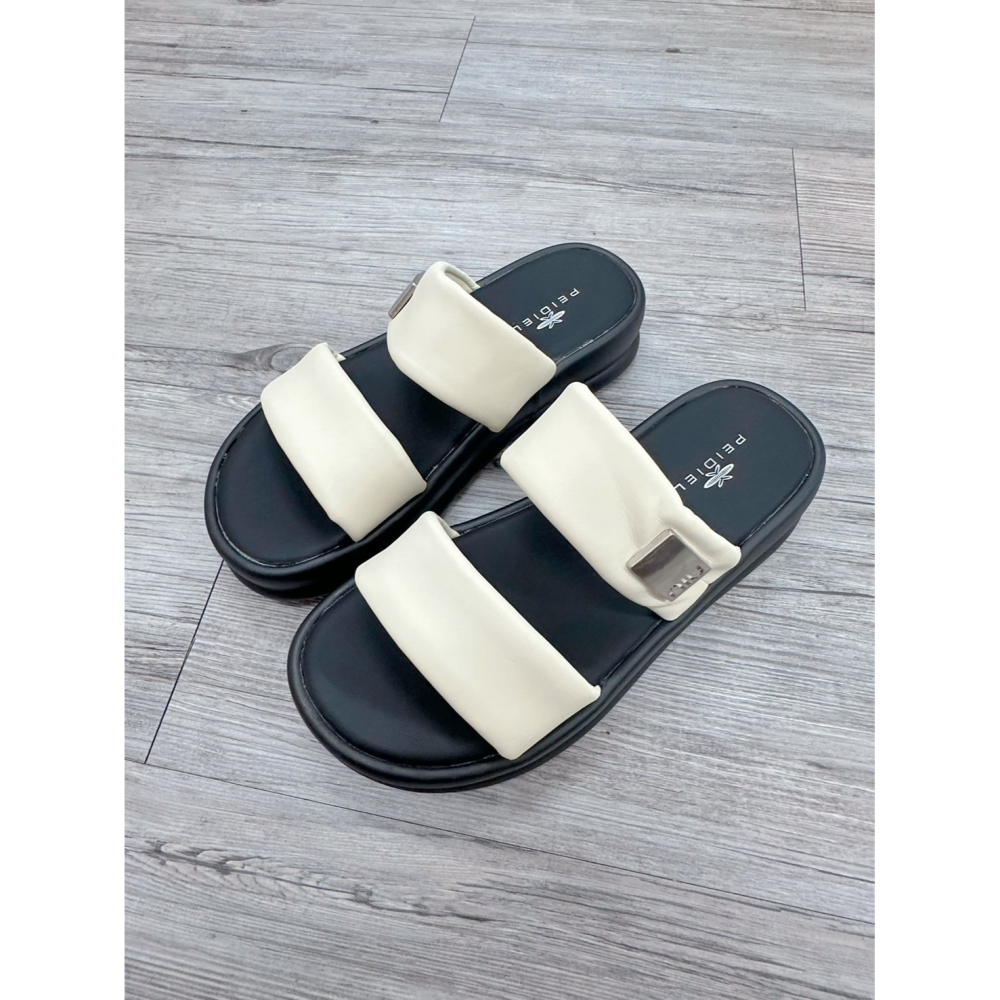 TATA【現貨➕預購】一字金屬飾片拖鞋 黑白簡約 百搭平底拖鞋 涼拖鞋 淑女鞋 外出輕便拖鞋 增高拖鞋-細節圖4