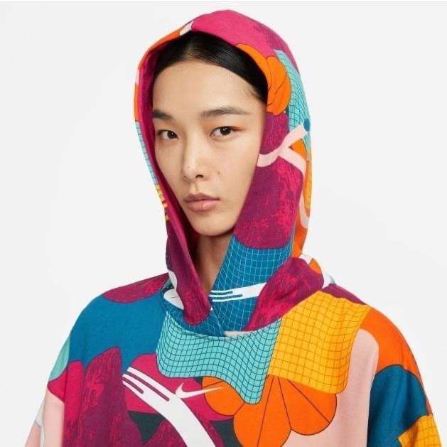 【WS】NIKE CNY HOODIE 滿版 新年 刺繡LOGO 運動 休閒 連帽 長袖 帽T FD6685-681-細節圖3