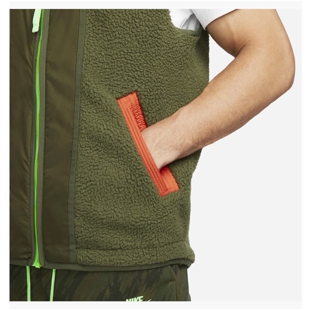 【WS】NIKE NSW VEST ACG 男款 綠色 刺繡 絨毛 拼接 羊羔毛 背心外套 DD5026-326-細節圖3