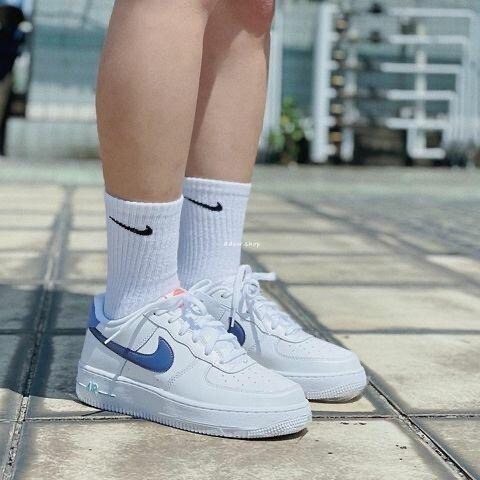 【WS】NIKE AIR FORCE 1 (GS)  AF1 全白 白底葡萄紫 運動 增高 休閒鞋 DC8188-100-細節圖5