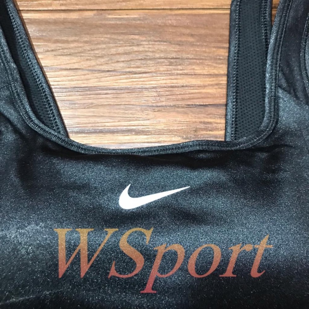 【WS】NIKE SWOOSH SHINE BRA 中度支撐 訓練 慢跑 運動 內衣 DD1439-010-細節圖8