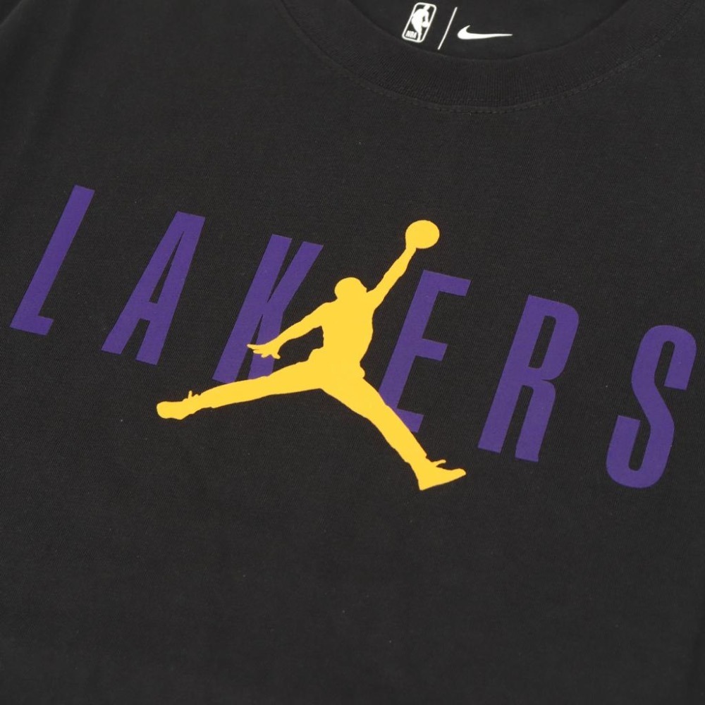 【WS】NIKE JORDAN LAKERS TEE 男款 湖人隊 LBJ 運動 籃球 短袖 短T DA6513-010-細節圖5