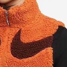 【WS】NIKE NSW SWOOSH 女款 背心 保暖 羔羊毛 倒勾 雙勾 撞色 橘色 DH1092-816-細節圖4