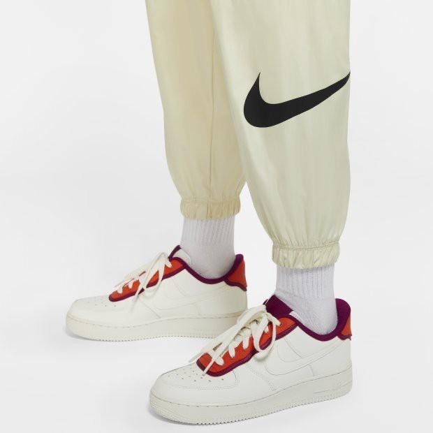 【WS】NIKE SWOOSH NSW 女款 杏色 大勾 束口 長褲 休閒 縮口褲  CJ3777-238-細節圖2