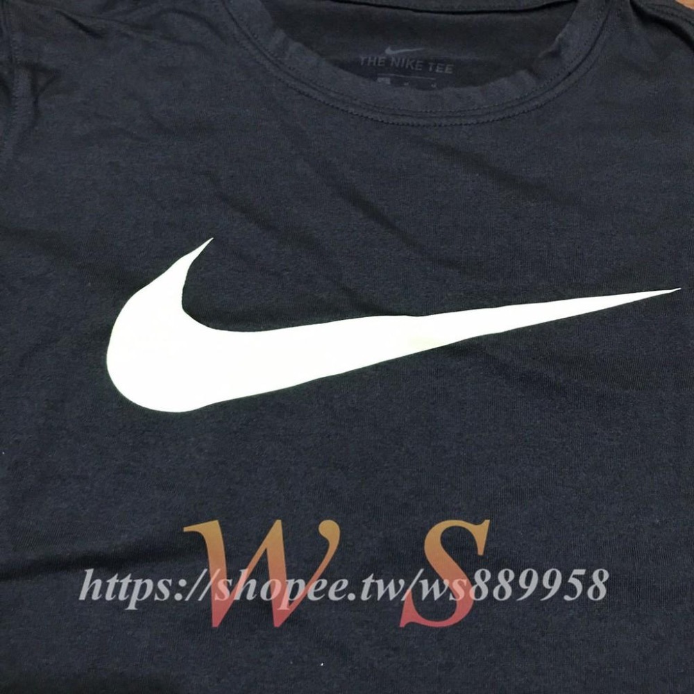 【WS】NIKE DRY-FIT SWOOSH 童裝 大勾 LOGO T 黑白 運動 休閒短袖 AR5307-019-細節圖4
