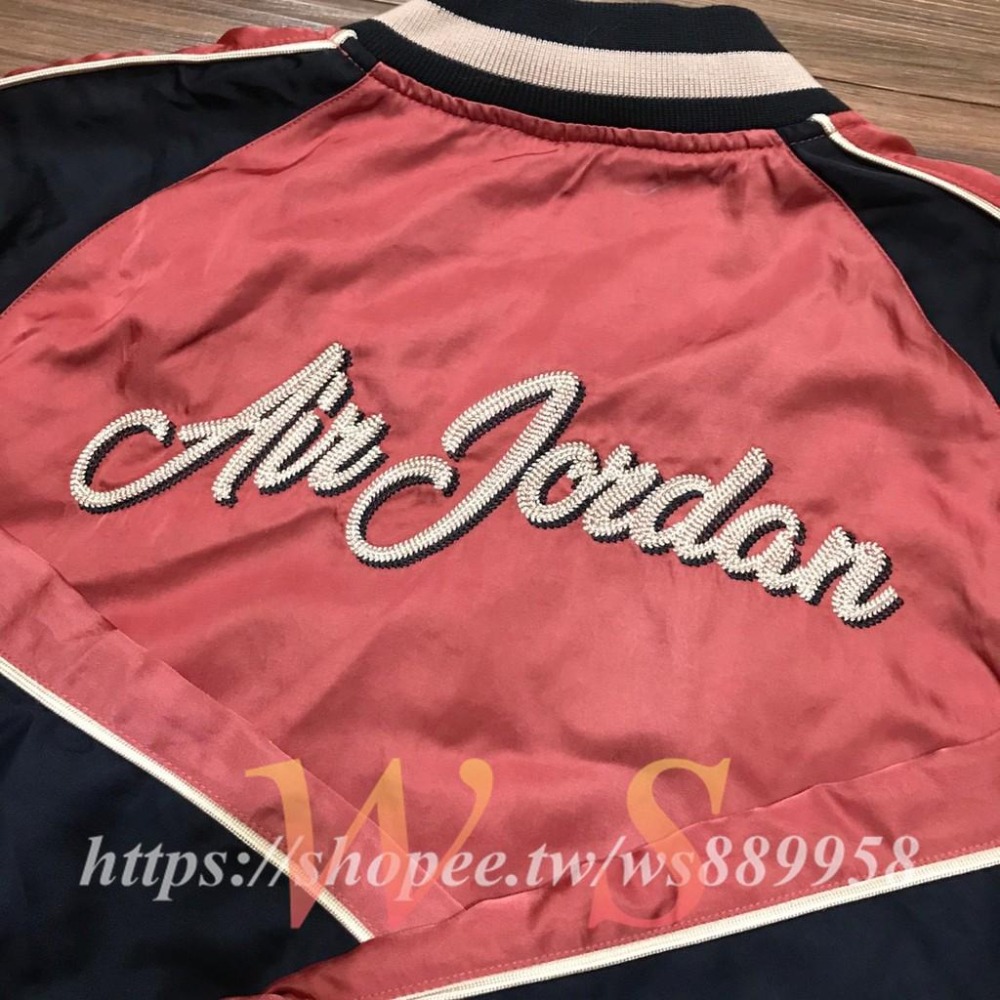 【WS】NIKE Jordan 男裝 刺繡LOGO 緞面 棒球外套 立領 CD5772-605-細節圖4