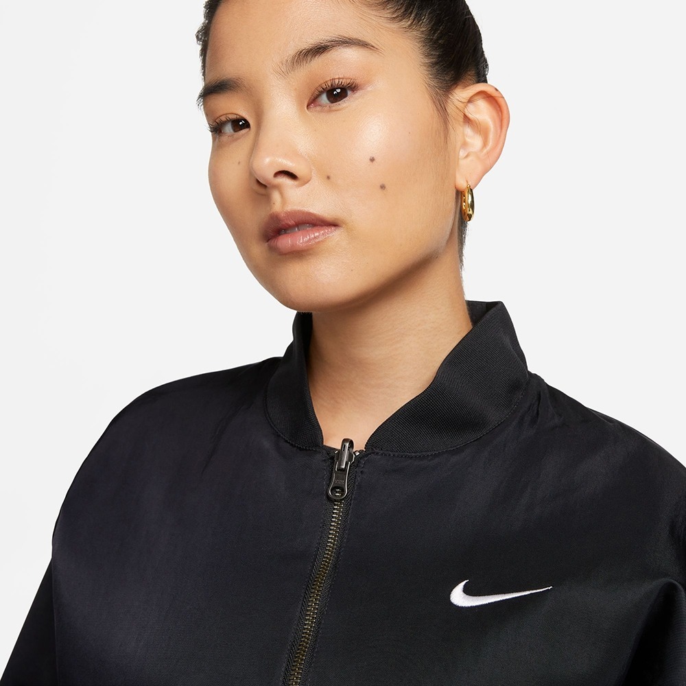 【WS】NIKE NSW VRSTY BMBR JKT 女款 立領 運動 休閒 保暖 飛行外套 DV7877-010-細節圖3
