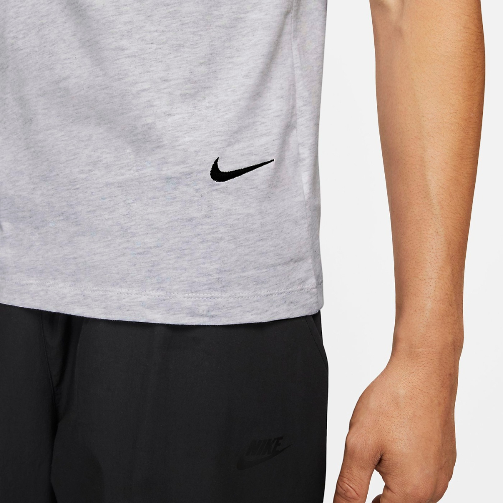 【WS】NIKE NSW 男款 淺灰 素色 運動 休閒 健身 訓練 短袖 T恤 短T DM2387-051-細節圖3