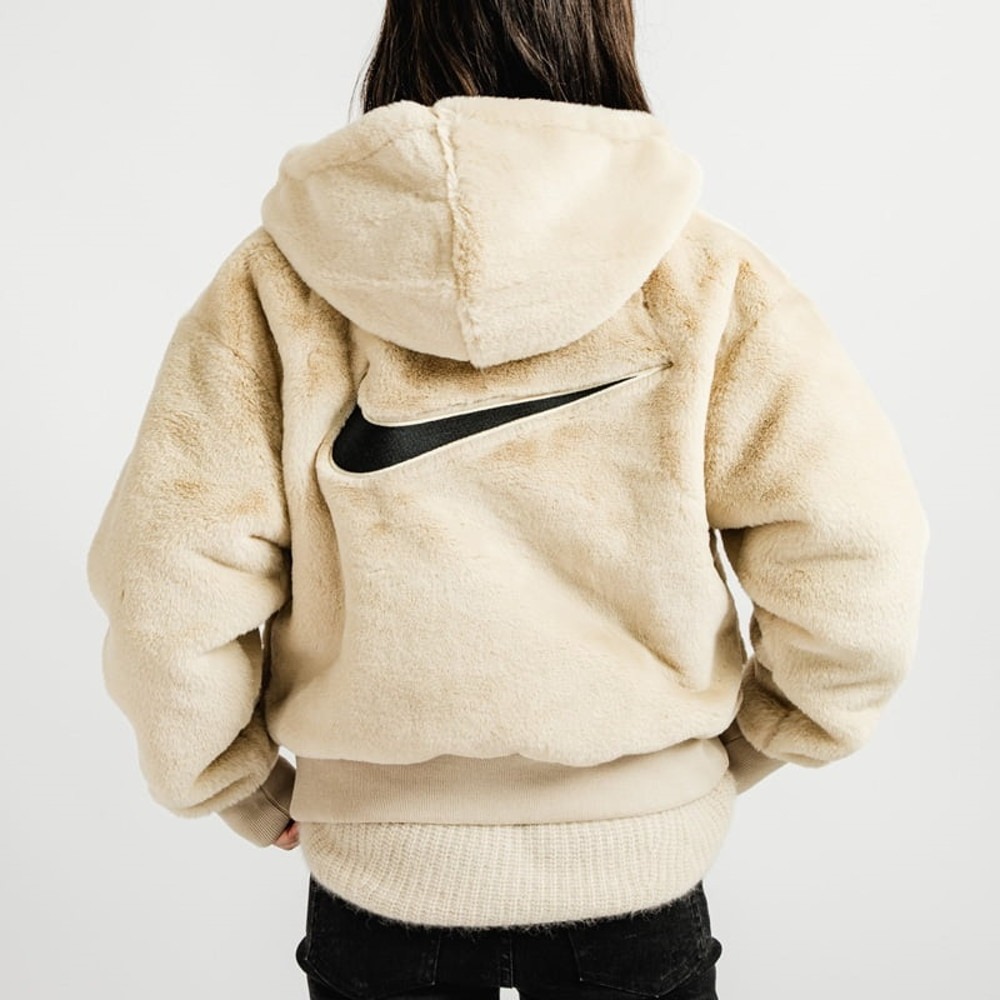 【WS】NIKE NSW ESS JKT 女款 休閒 奶茶 短版 保暖 搖粒絨 毛毛 大勾外套 DD5117-206-細節圖2