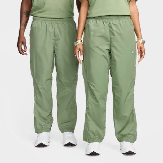 【WS】NIKE X NOCTA 油果綠 男女款 聯名 尼龍 運動 休閒 保暖 長褲 風褲 FN7669-386-細節圖5