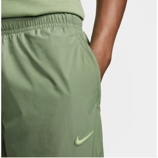 【WS】NIKE X NOCTA 油果綠 男女款 聯名 尼龍 運動 休閒 保暖 長褲 風褲 FN7669-386-細節圖7