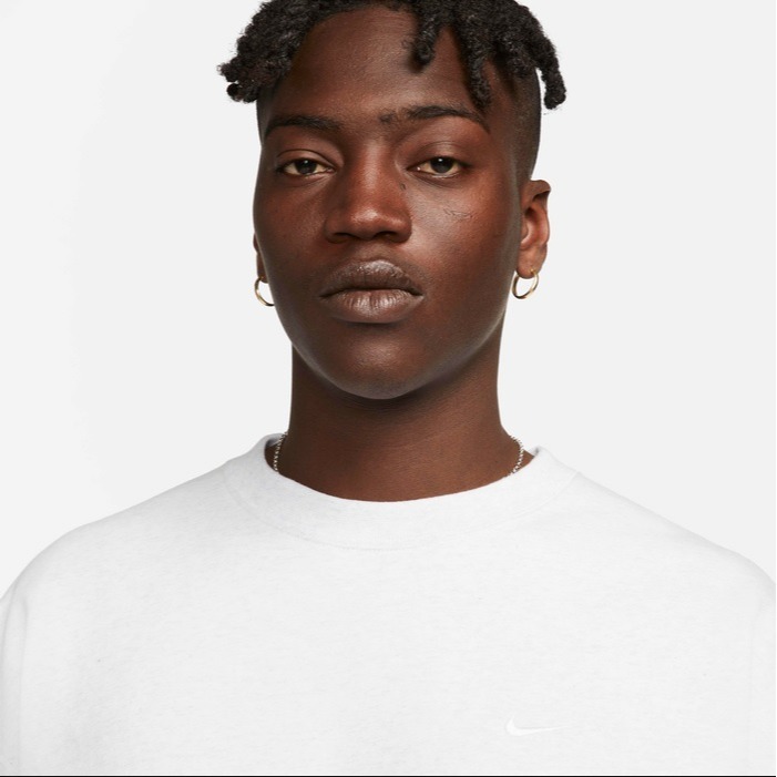 【WS】NIKE LAB SOLO CREW 淺灰 基本款 刺繡小勾 內刷毛  厚磅 長袖 大學T DX1362-051-細節圖4