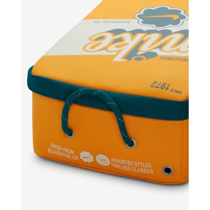 【WS】NIKE SHOE BOX BAG 復古 草寫字母 經典鞋盒 鞋袋 手拿包 手提袋 FB2852-717-細節圖3