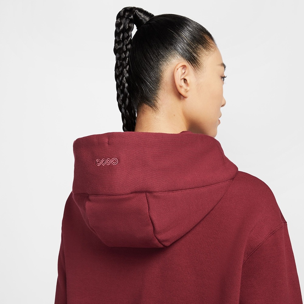 【WS】NIKE NSW CNY HOODIE 女款 酒紅 刺繡 運動 休閒 長袖 連帽 帽T HV8461-677-細節圖5