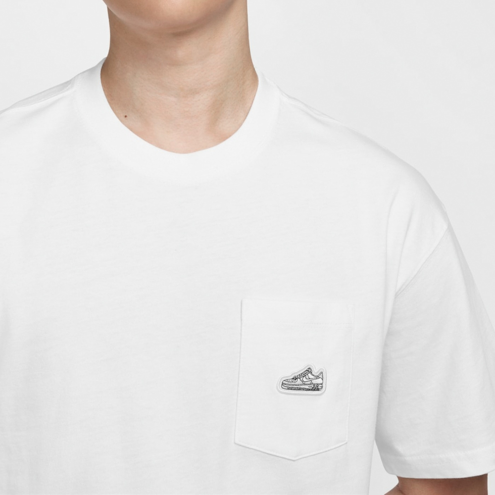【WS】NIKE NSW AF1 刺繡口袋 寬鬆 男款 白色 運動 休閒 T恤 短T 短袖 FZ5414-100-細節圖3