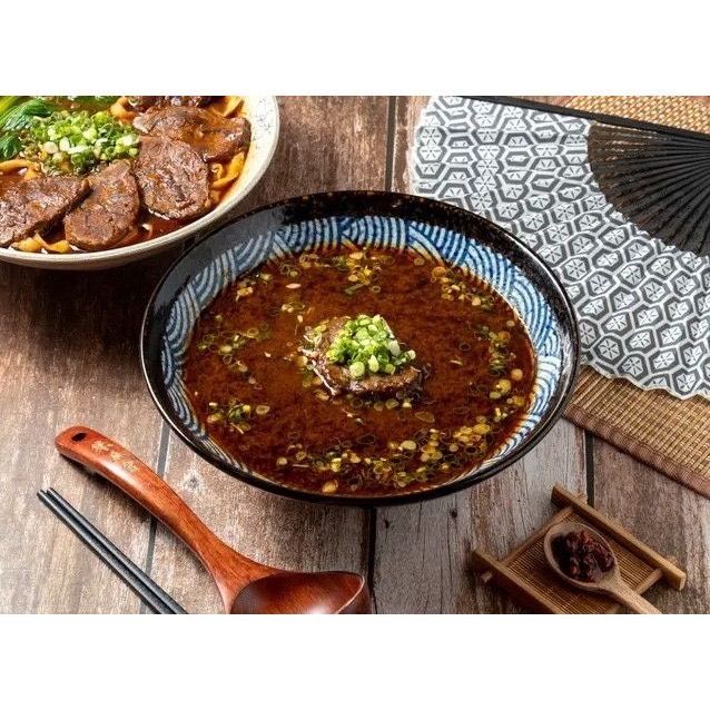 宮廷麻辣牛肉湯（冷凍包內含入味牛肉、牛肉湯，未含麵、蔥與青菜）【線上牛肉麵博覽會】-細節圖2