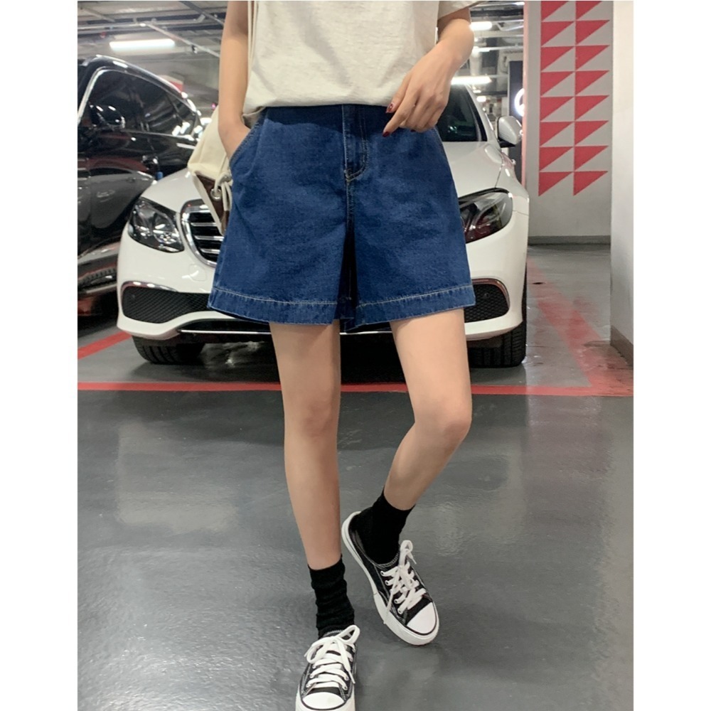 現貨+預購/HEDY赫蒂 正韓  抓褶 顯瘦腿 後伸縮 四分牛仔短褲（S-L）(淺青、深青)-細節圖2