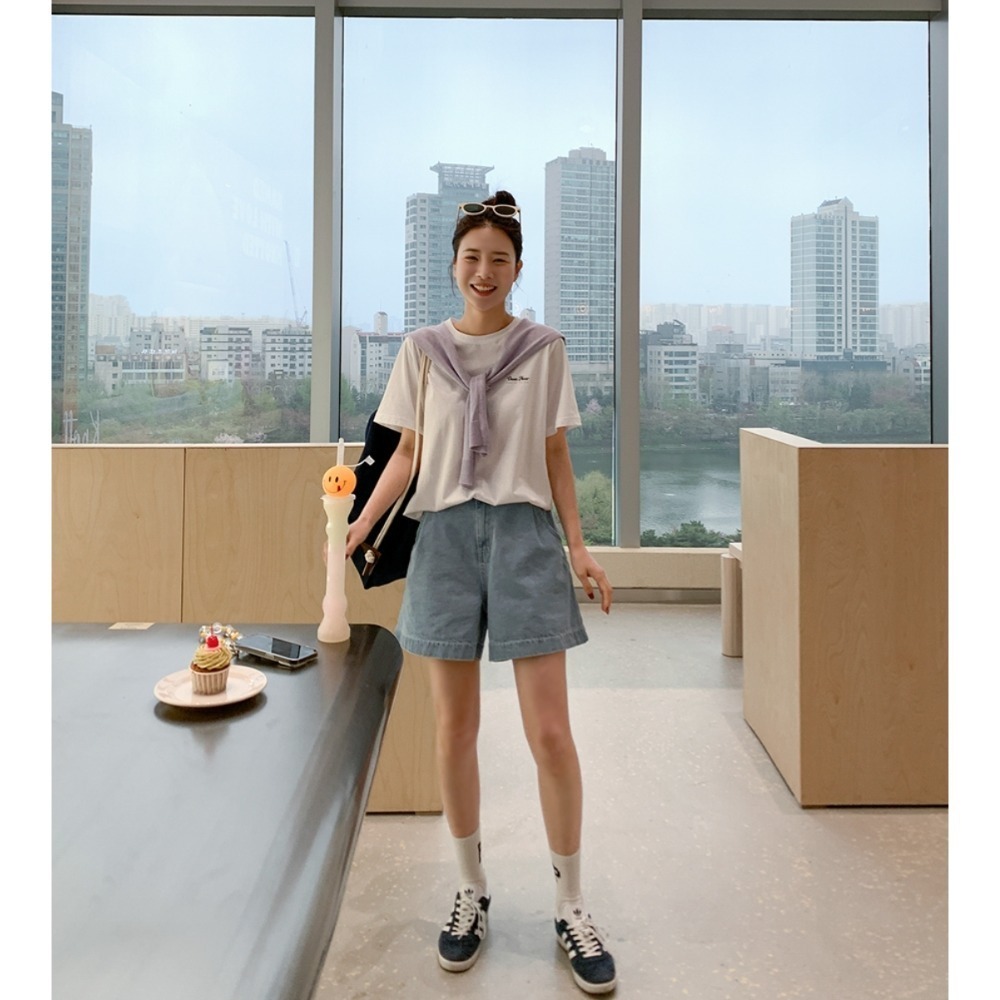 現貨+預購/HEDY赫蒂 正韓  抓褶 顯瘦腿 後伸縮 四分牛仔短褲（S-L）(淺青、深青)-細節圖7