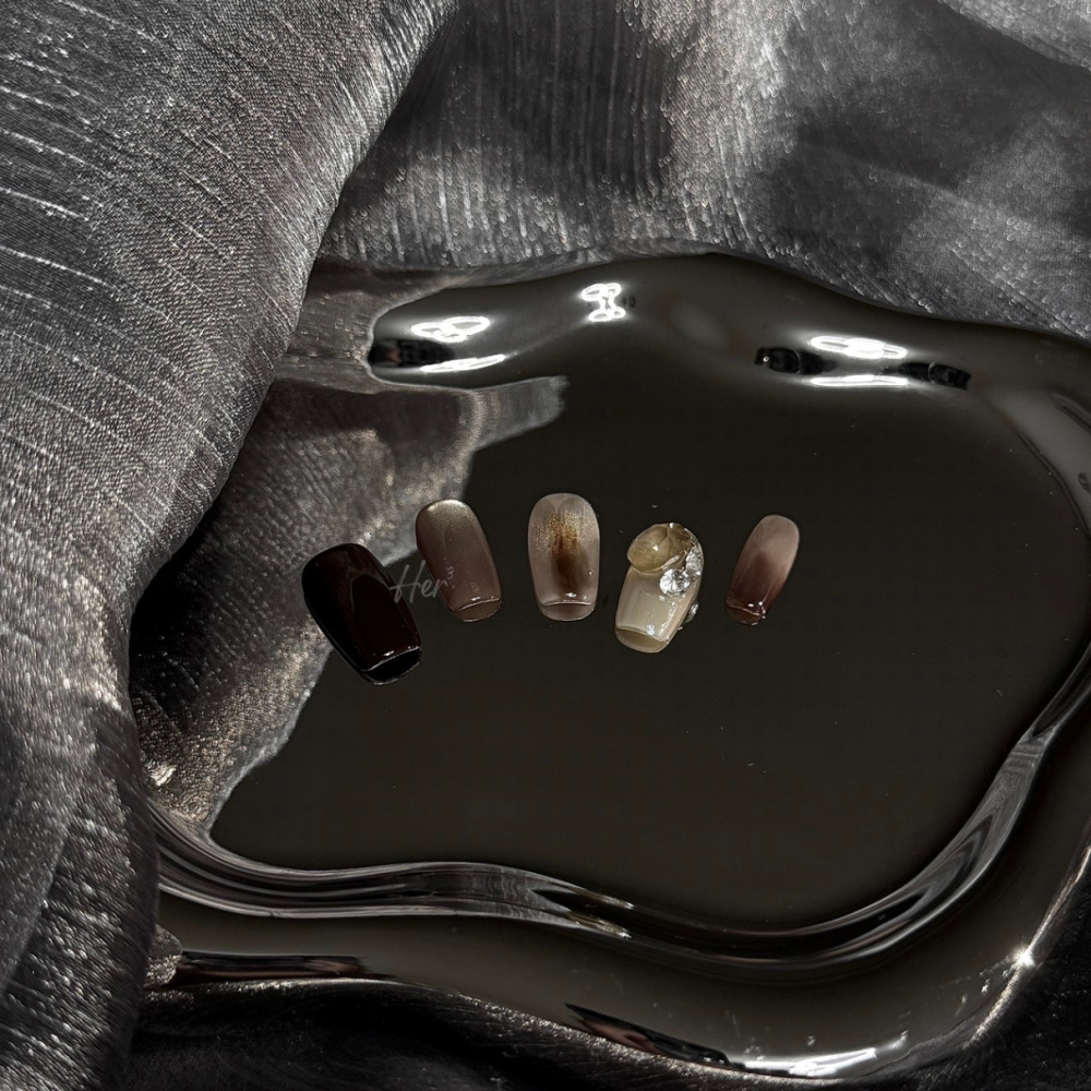 Her ³［奢金深咖］N0074深咖大鑽微亮金粉感穿戴甲-細節圖3