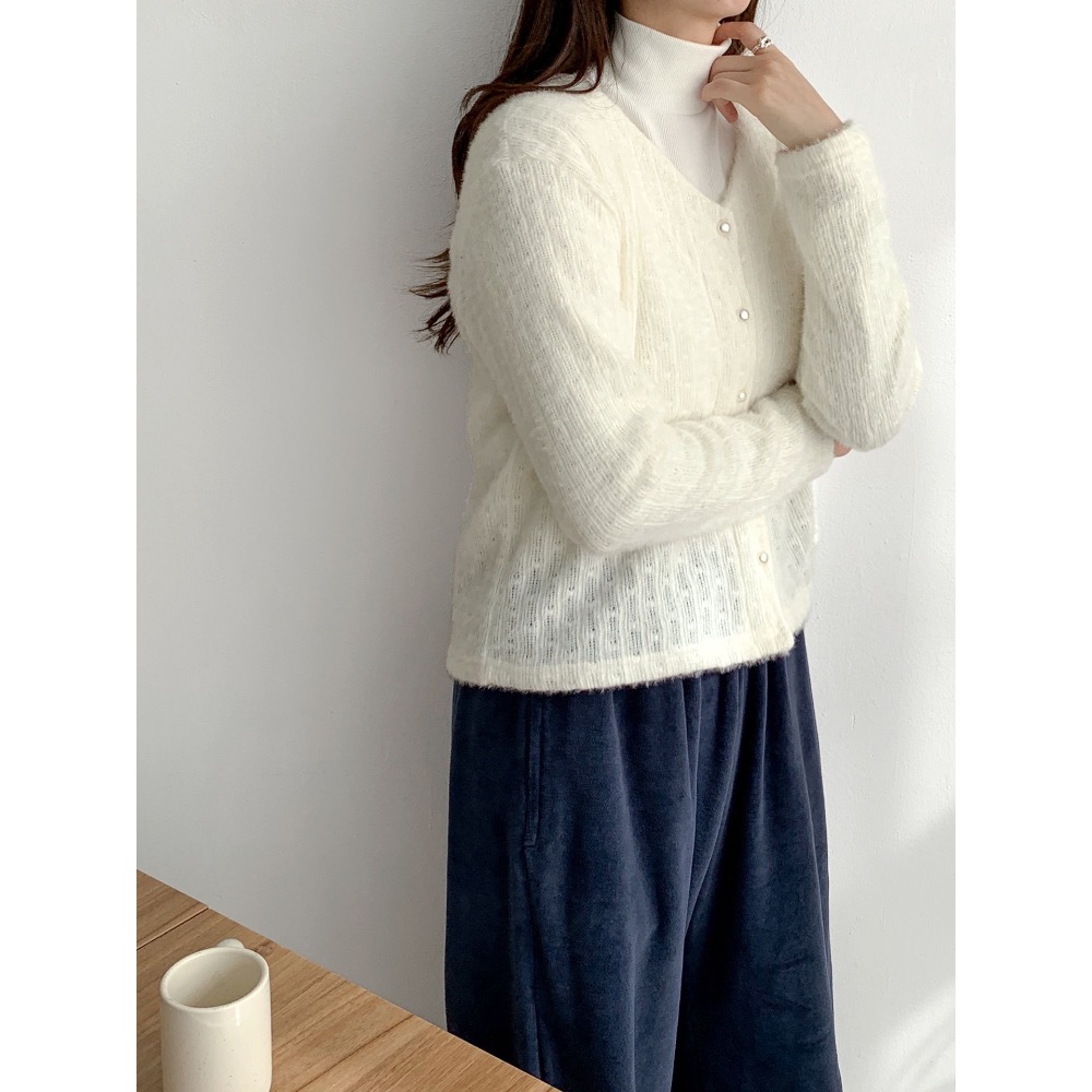 🇰🇷Onéul 映日🇰🇷韓國女裝🇰🇷🌿預購款🌿毛絨感珍珠釦針織衫#韓國女裝#冬季新品-細節圖6