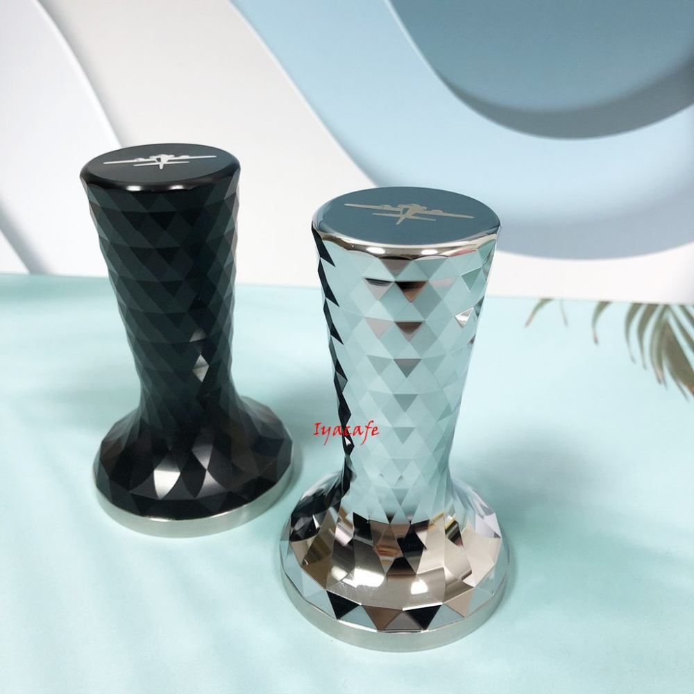 ✨愛鴨咖啡✨贈拉花針 轟炸機義式填壓器 鑽紋 鋁合金把手+不銹鋼填壓柄 58MM 咖啡師必備-細節圖3