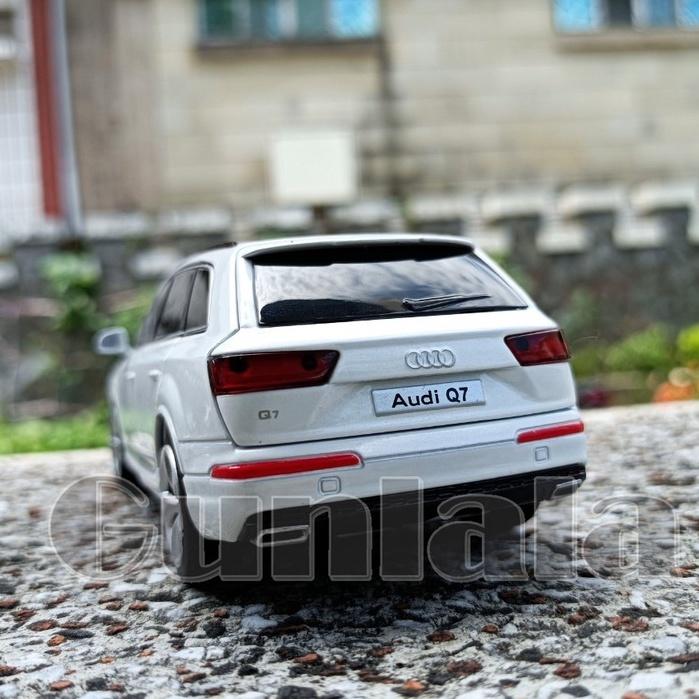 Audi Q7 1:32模型 奧迪豪華SUV 7人座 1/32 TFSII quattro TDI SQ7-細節圖2